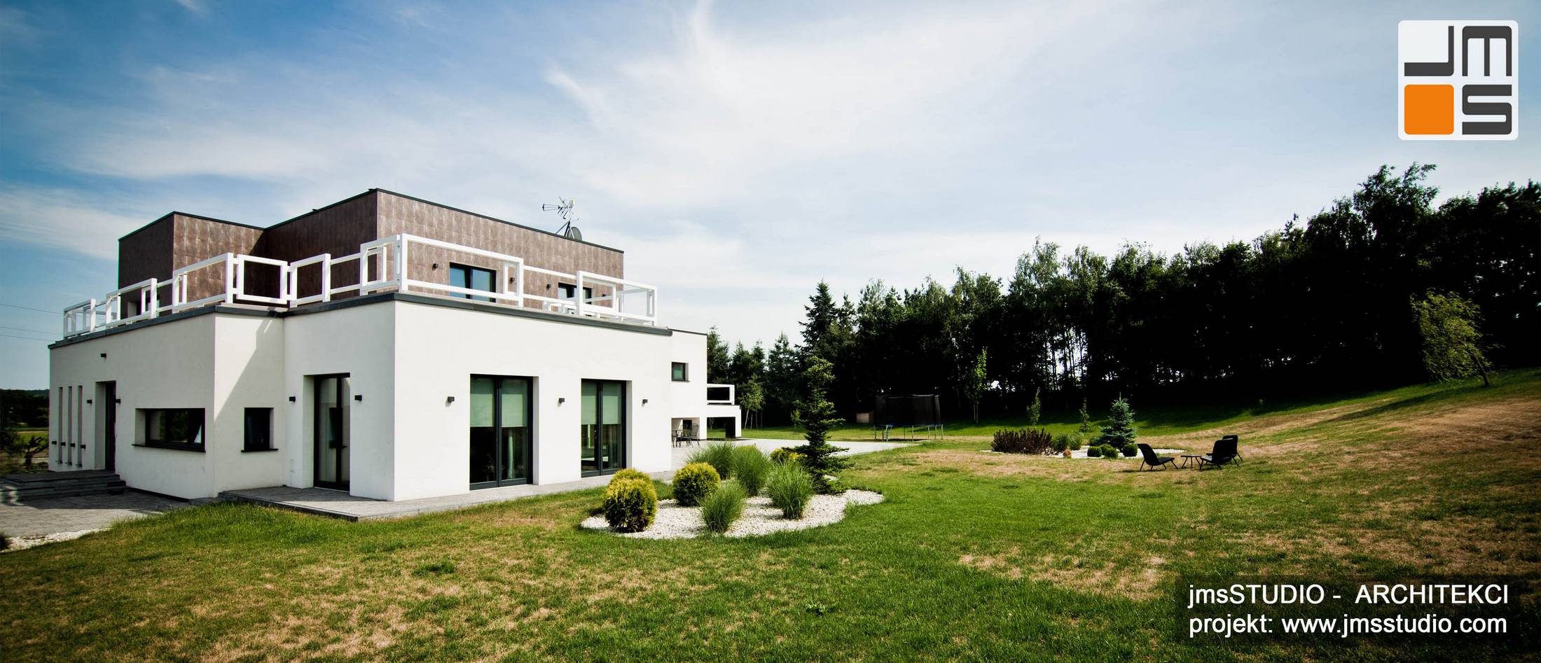 Architekt Kraków projekt dużego ekskluzywnego domu rezydencji z płytką gresową na elewacji z pomysłem na balustradę Poznań