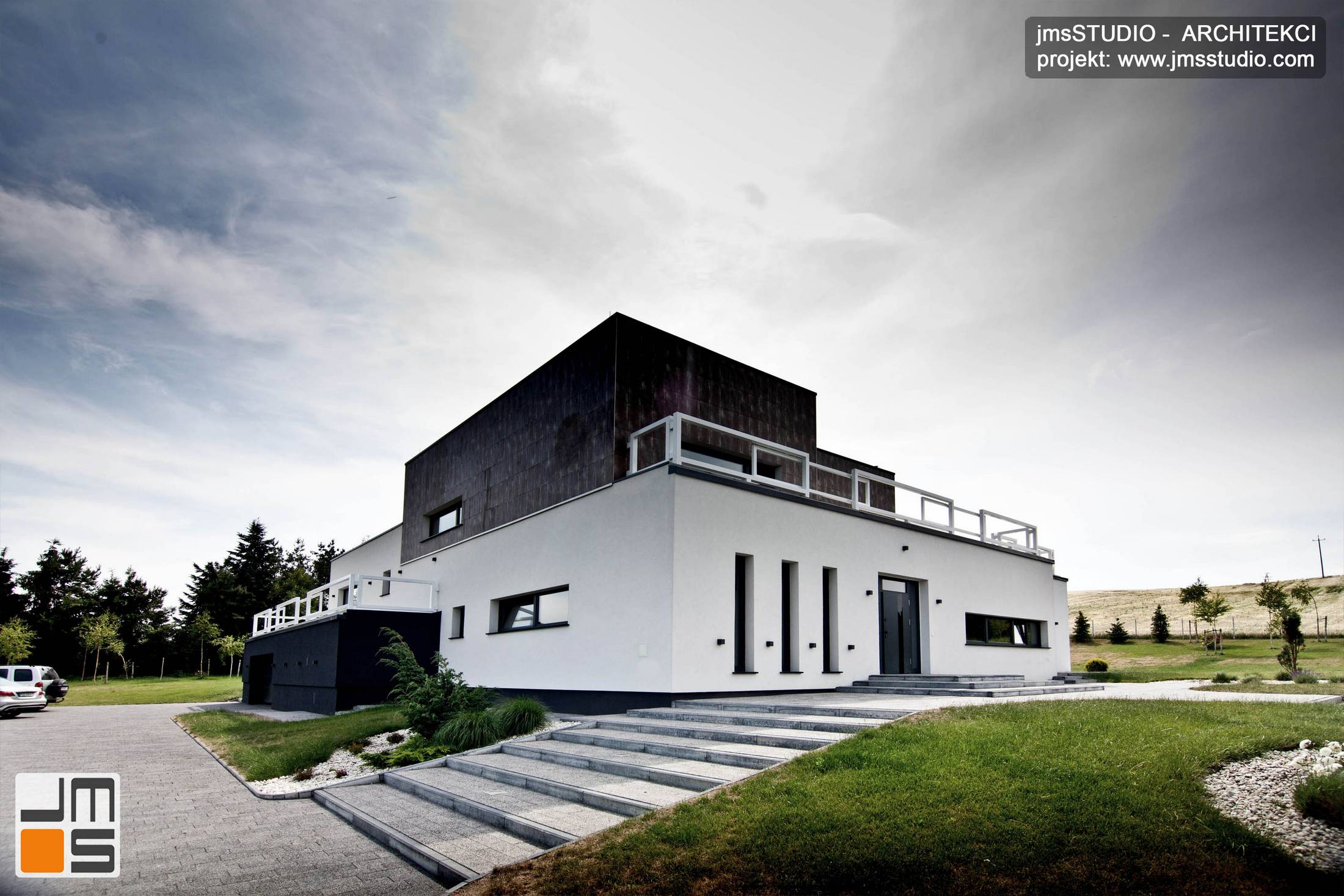 architekt_Kraków_projekt_eleganckiego_domu_na_działkę_ze_spadkiem_pod_Poznaniem_projekt_indywidualny_domu_nowoczesnego_płaski_dach