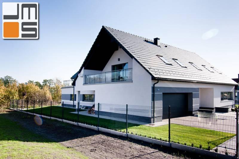 Współczesny prosty budynek mieszkalny