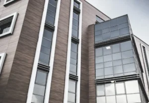 Gambit Office w Gliwicach oraz Yaw House w Beskidach – polskie projekty finalistami A+Awards 2025