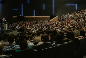 Delegaci podczas otwarcia WUF13 w Baku rozmawiają o mieszkalnictwie i agendzie miejskiej ONZ