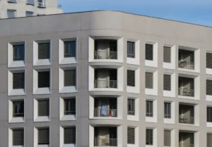 Nowy budynek mieszkalny YIT Polska z miejscem doraźnego schronienia w Warszawie