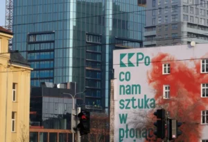 Mapa Polski z podziałem na województwa z zaznaczonymi największymi inwestycjami budowlanymi