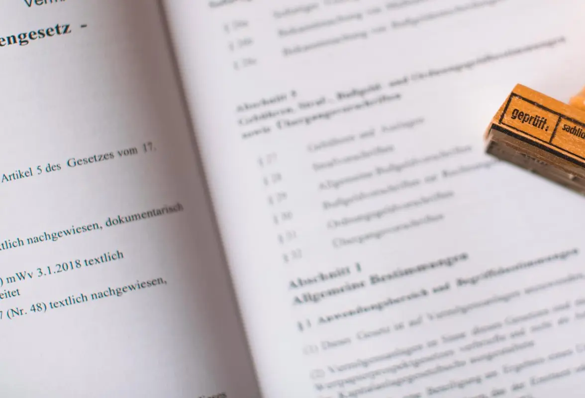 Fragment domu rozbudowanego na sąsiednim gruncie, objętego postępowaniem legalizacyjnym