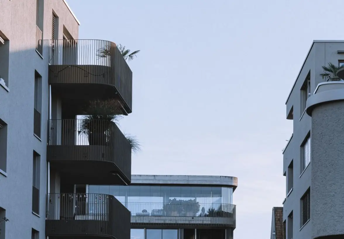 Kompleks apartamentów Królowej Jadwigi 51 w centrum Poznania z zielonym dziedzińcem