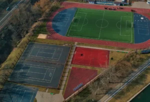 Nowe wielofunkcyjne boisko z sztuczną trawą przy Szkole Podstawowej nr 36 w Poznaniu