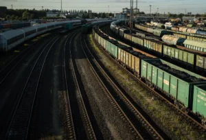 Spotkanie przedstawicieli branży kolejowej z dokumentem z postulatami dla rządu