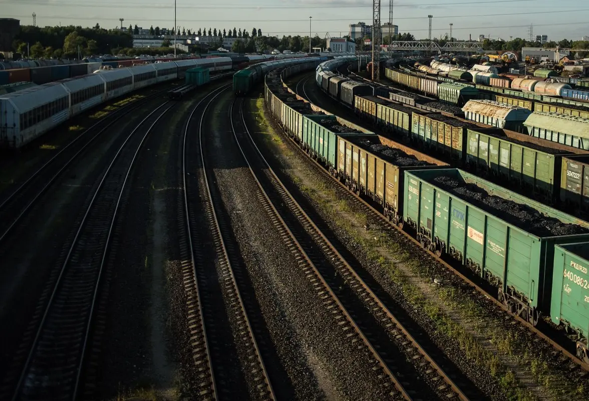 Spotkanie przedstawicieli branży kolejowej z dokumentem z postulatami dla rządu
